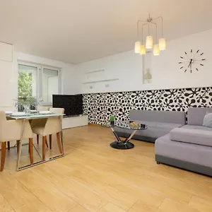  Apartament Metro Targowek Spacious With Parking By Renters