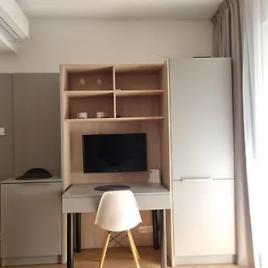  Apartament In Very Close To The Center, Free Underground Parking, Wifi, Air Conditioning, Balcony